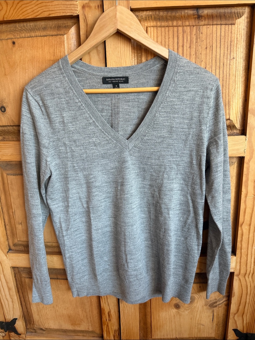 Banana Republic Light Gray V-Neck Sweater